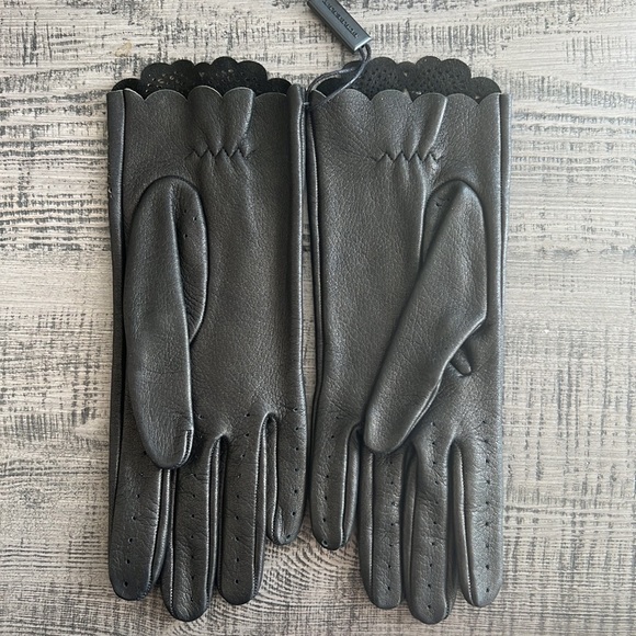 Burberry Leather Primrose gloves - Picture 12 of 17